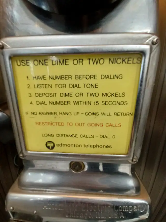 Vintage Pay Phone Booth - Photo 5