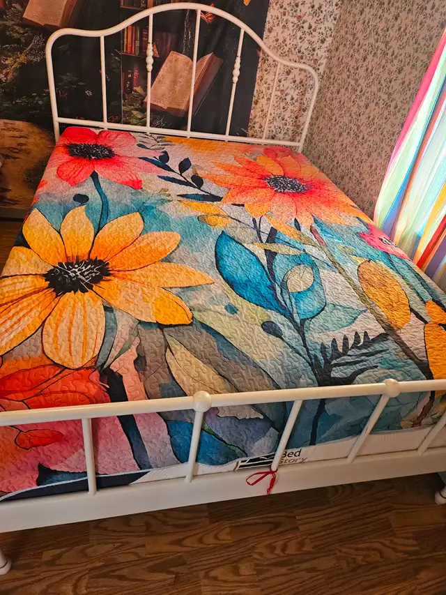 Queen Bed and Two night stand - Photo 2