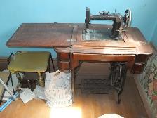 ANTIQUE SEWING MACHINE