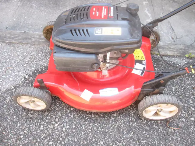 MTD 22 INCH YARD MACHINES PUSH MOWER 139 CC ENGINE EASY START - Photo 2