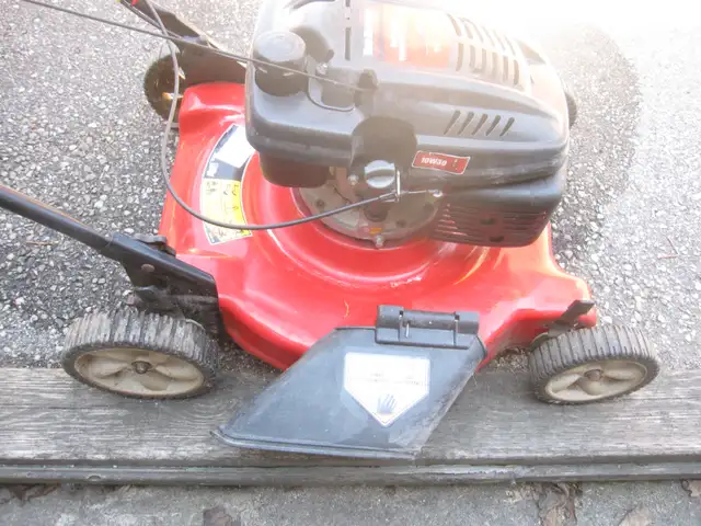 MTD 22 INCH YARD MACHINES PUSH MOWER 139 CC ENGINE EASY START - Photo 4