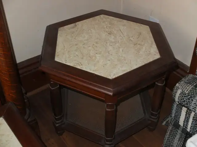 2 END TABLES AND COFFEE TABLE - Photo 3