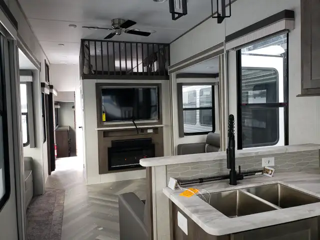 2021 Forest River Salem Grand Villa 42FK - Photo 2