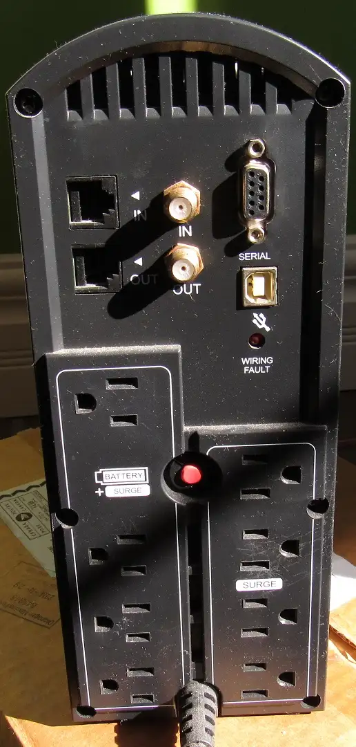 Cyberpower UPS CP1500AVR   new batteries - Photo 2