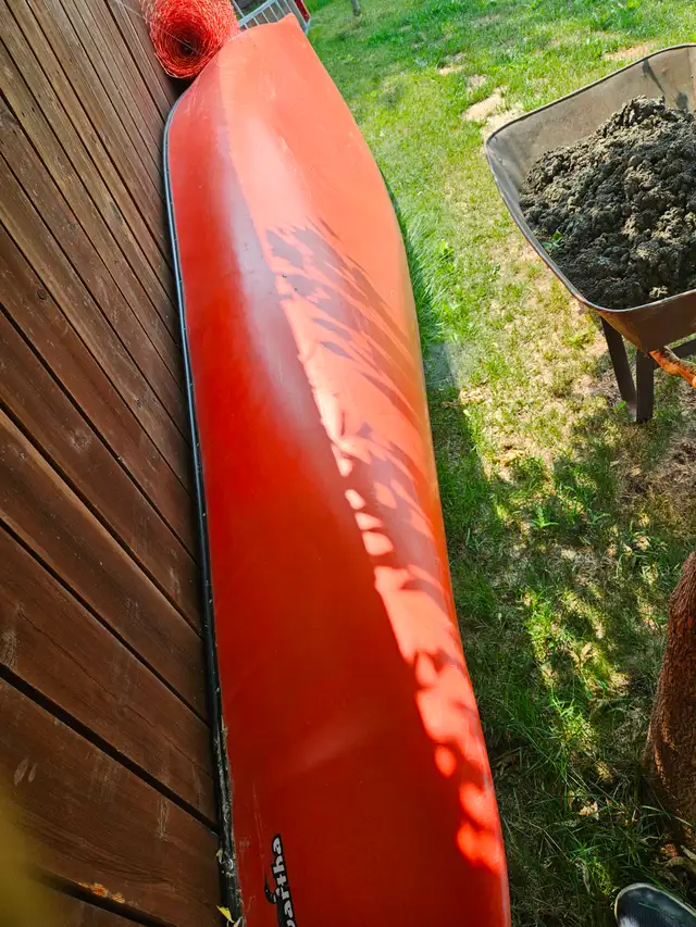 EXCELLENT CONDITION LIGHTWEIGHT CANOE - Photo 2