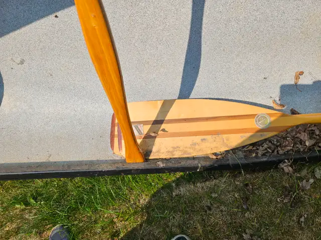 EXCELLENT CONDITION LIGHTWEIGHT CANOE - Photo 3