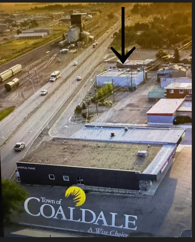 Commercial Bay Hyw 3 Coaldale - Photo 2