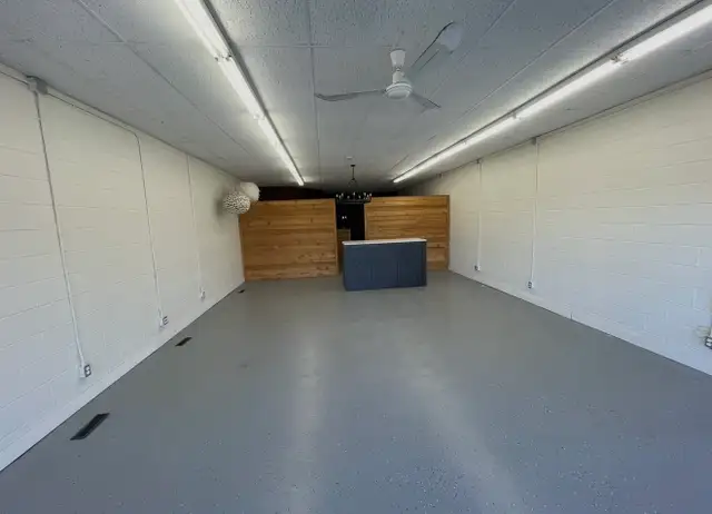 Commercial Bay Hyw 3 Coaldale - Photo 5