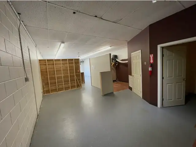 Commercial Bay Hyw 3 Coaldale - Photo 6