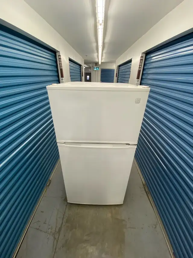 TOP FREEZER REFRIGERATOR - Photo 3