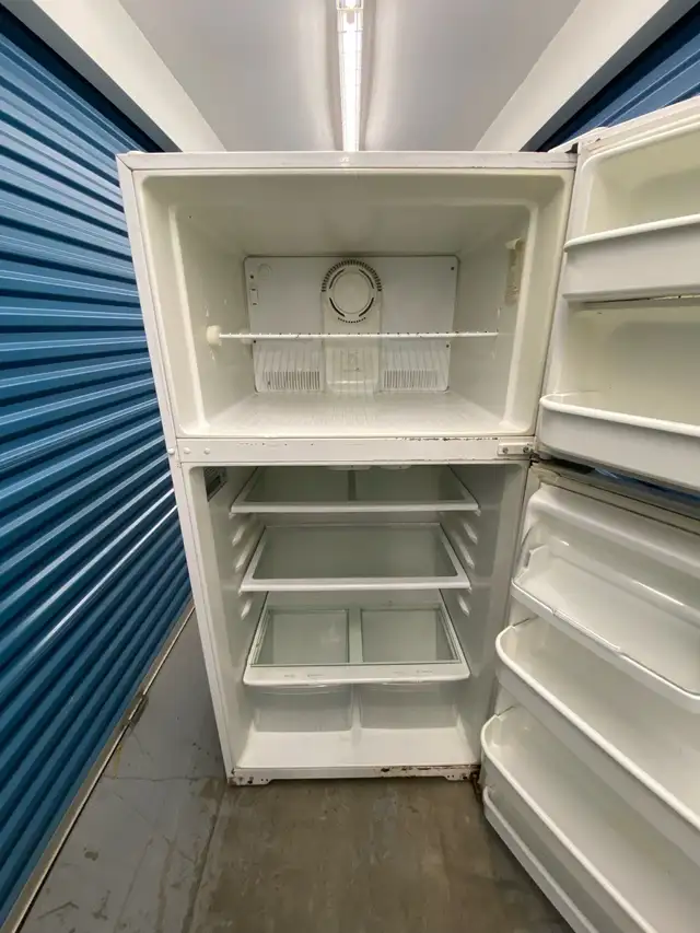 TOP FREEZER REFRIGERATOR - Photo 6