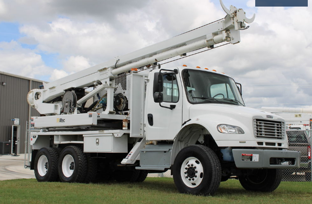 2020 Freightliner M2-106 Altec HD-35 22' PD Digger Derrick