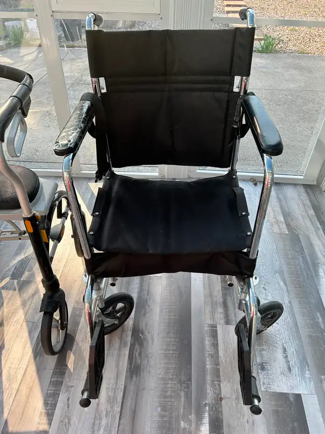Rolater/Walker and wheelchair - Photo 3