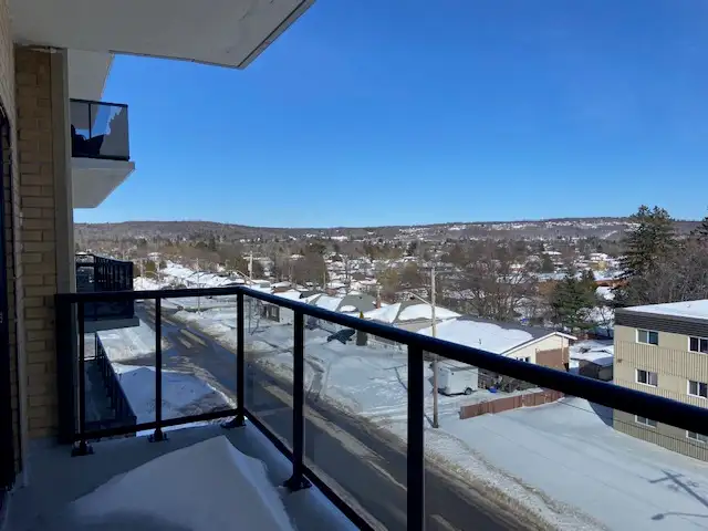 Spacious Upper Floor Apt w Balcony – Secure Building w Elevator