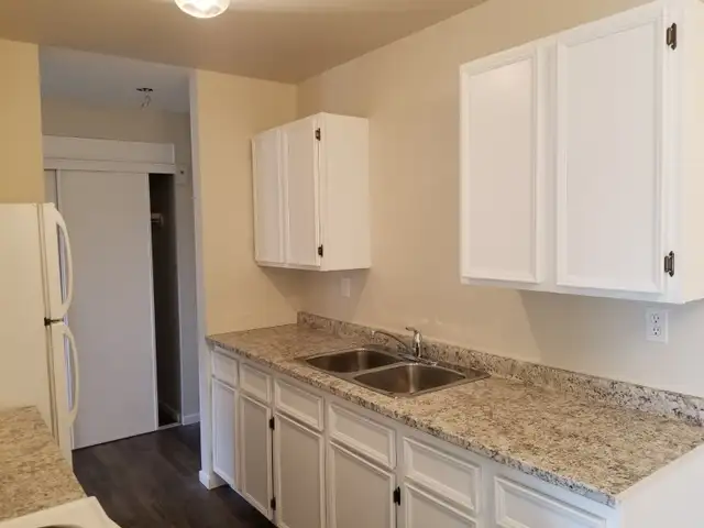 Sunvalley Court #42 - Photo 4