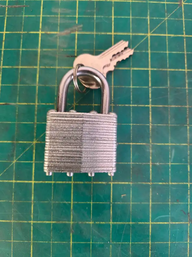 1-9/16 Inch Padlocks Keyed Alike x 12 Units - Photo 3