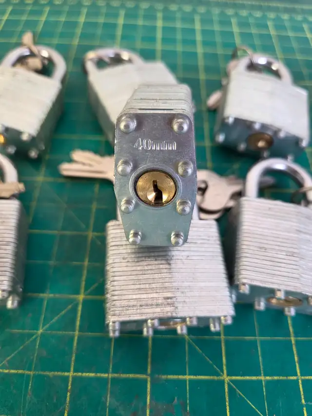 1-9/16 Inch Padlocks Keyed Alike x 12 Units - Photo 5