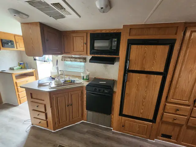 31 foot pull behind camping trailer for sale. - Photo 3