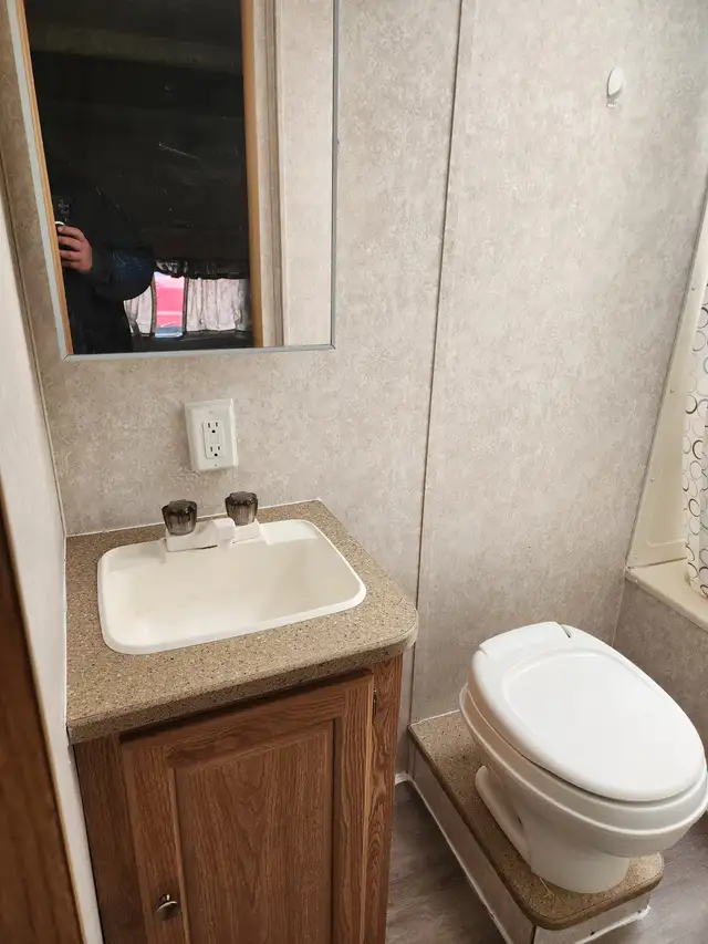 31 foot pull behind camping trailer for sale. - Photo 9