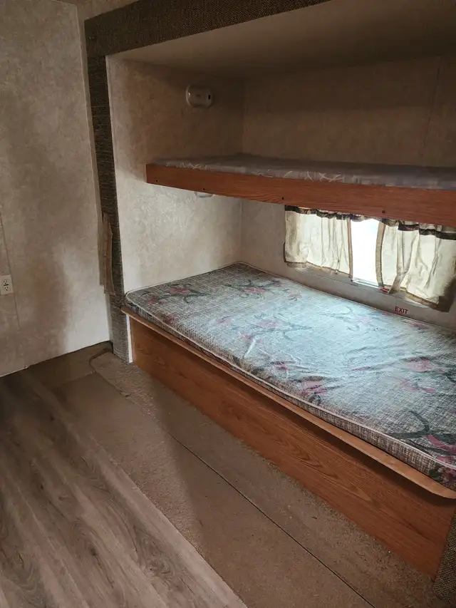 31 foot pull behind camping trailer for sale. - Photo 10