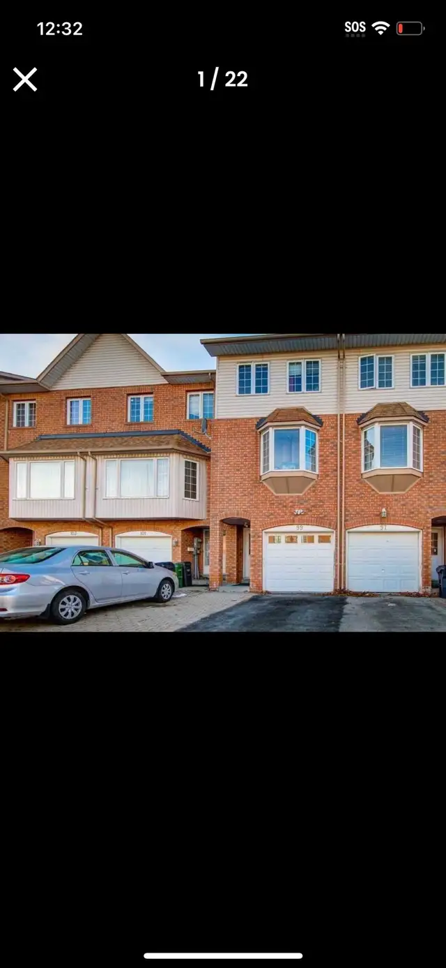 FREEHOLD TOWNHOUSE FOR SALE 1080,000