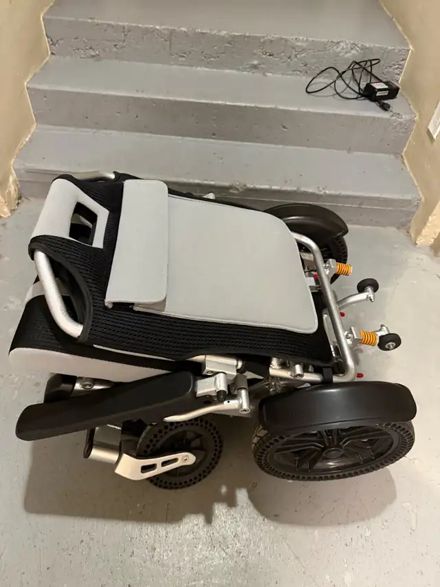 Folding Electric Wheelchair LIKE NEW - Photo 3