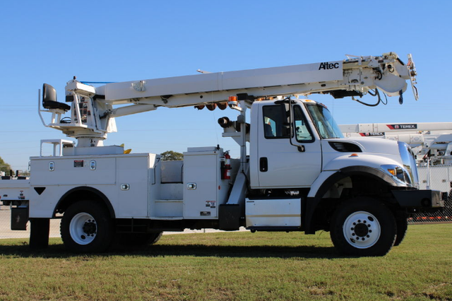 2017 International 7300 Altec DM47B-TR Digger Derrick