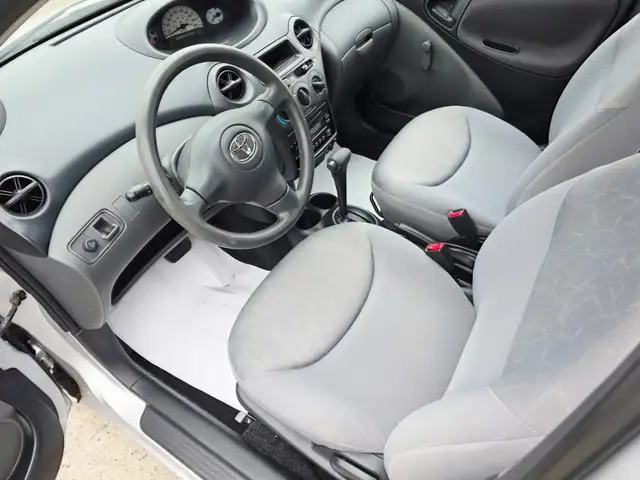 2003 Toyota Echo Automatic No Accident Clean inside out - Photo 8