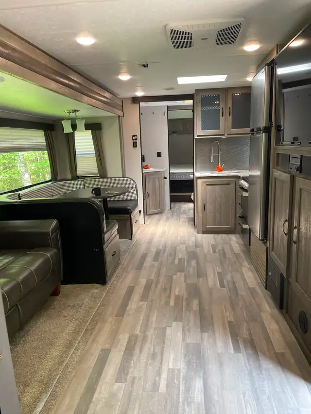 2018 Forest River Vibe 28BH Travel Trailer - Photo 4