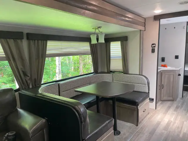 2018 Forest River Vibe 28BH Travel Trailer - Photo 5
