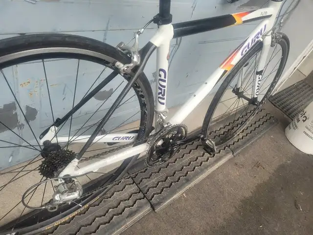 VÉLO DE COMPÉTITION  GURU, 27 vitesses - Photo 2