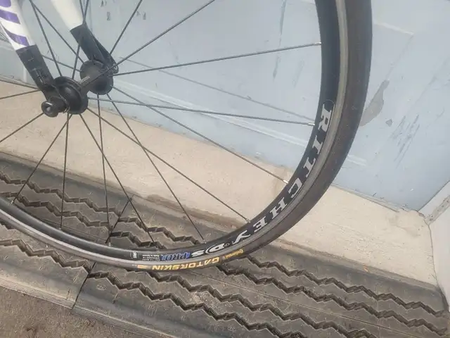 VÉLO DE COMPÉTITION  GURU, 27 vitesses - Photo 3