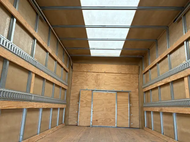 2024 Ford E-450 16' CUBE VAN RAMP LOADED ONLY 31K CAN LEASE - Photo 2