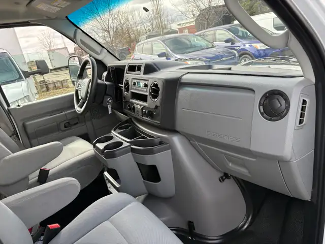 2024 Ford E-450 16' CUBE VAN RAMP LOADED ONLY 31K CAN LEASE - Photo 8