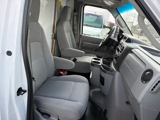 2024 Ford E-450 16' CUBE VAN RAMP LOADED ONLY 31K CAN LEASE - Photo 10