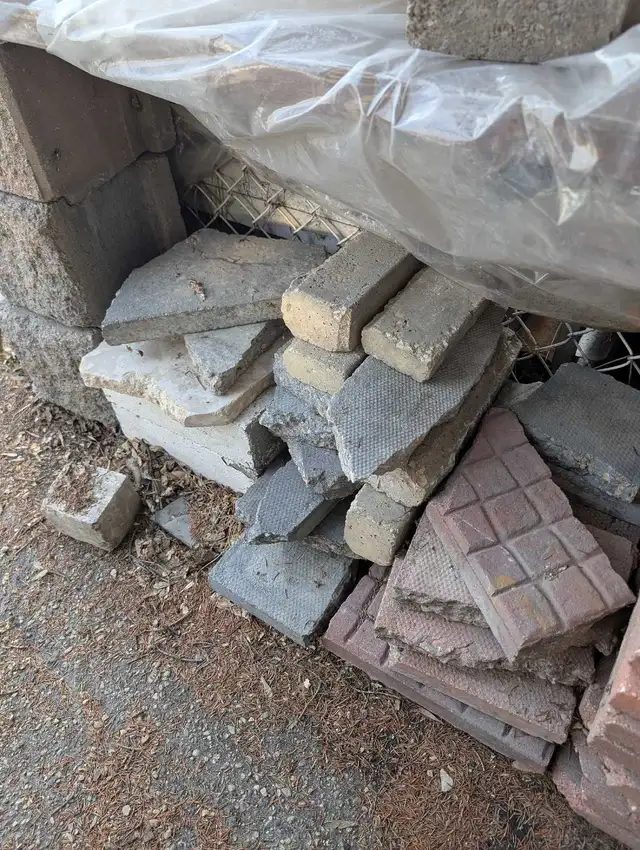 Pavers assorted sizes - Photo 6