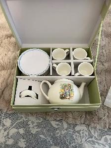 POTTERY BARN PORCELAIN TEA SET