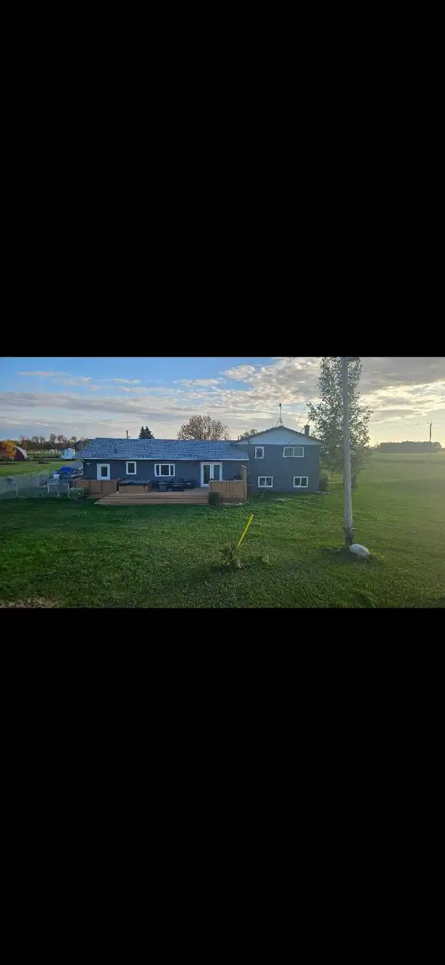 3.14-Acre Country Home Near Stony Mountain — 4 Bed, 2 Bath — Pri - Photo 6