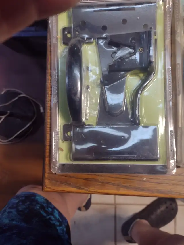 QUINCAILLERIES - Photo 4