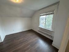 Cozy 1 Bedroom Unit with Kitchen on Top Floor in Kitsilano - Photo 2