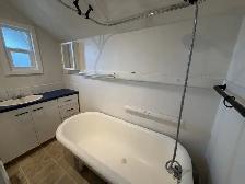 Cozy 1 Bedroom Unit with Kitchen on Top Floor in Kitsilano - Photo 9
