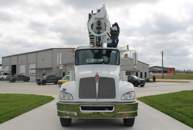 2017 Kenworth T370 Altec DC47-TR Digger Derrick