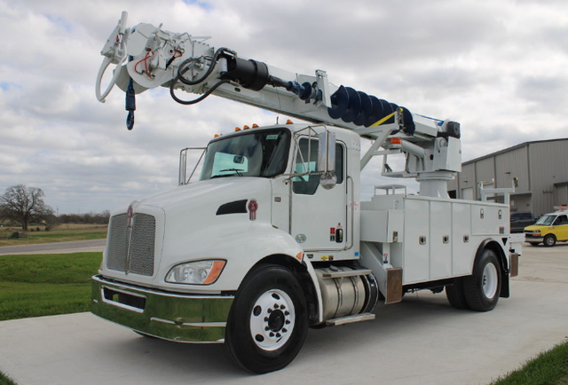 2017 Kenworth T370 Altec DC47-TR Digger Derrick - Photo 2
