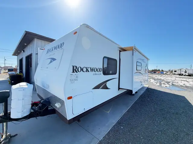 2014 FOREST RIVER ROCKWOOD 2909SS  BUNK ROOM  FINANCING