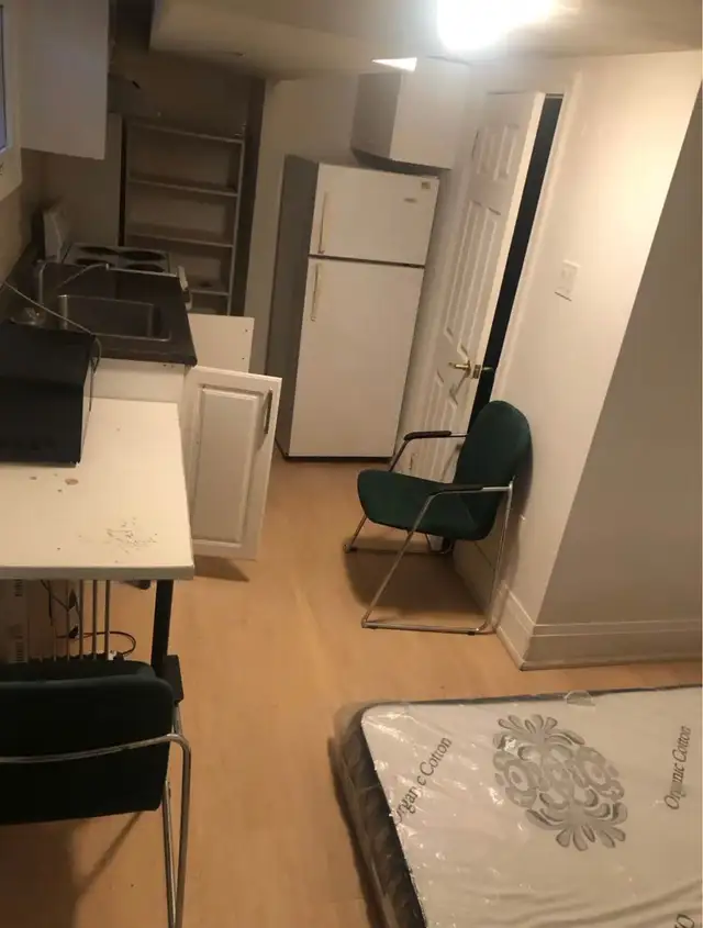 Self-contained basement studio - Photo 2