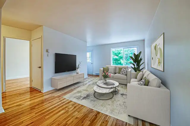 FULLY RENOVATED TRIPLEX 2nd FLOOR 5 ½ WITH YARD - Photo 2