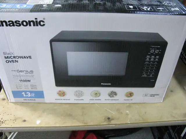 PANNASONIC MICROWAVE OVEN  BLACK.