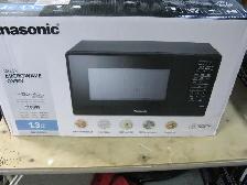PANNASONIC MICROWAVE OVEN  BLACK.