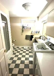 2 bedroom   1 bath - South End Guelph - All utilities