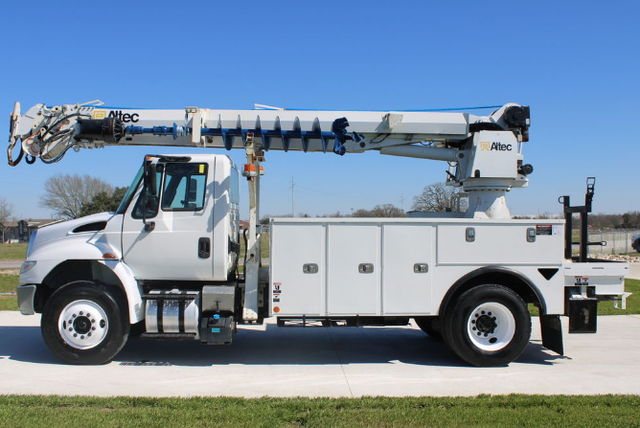 2017 International IHC 4300 Altec DC47-TR Digger Derrick
